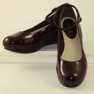 ANA BROWN PATENT LEATHER WEDGE SHOES